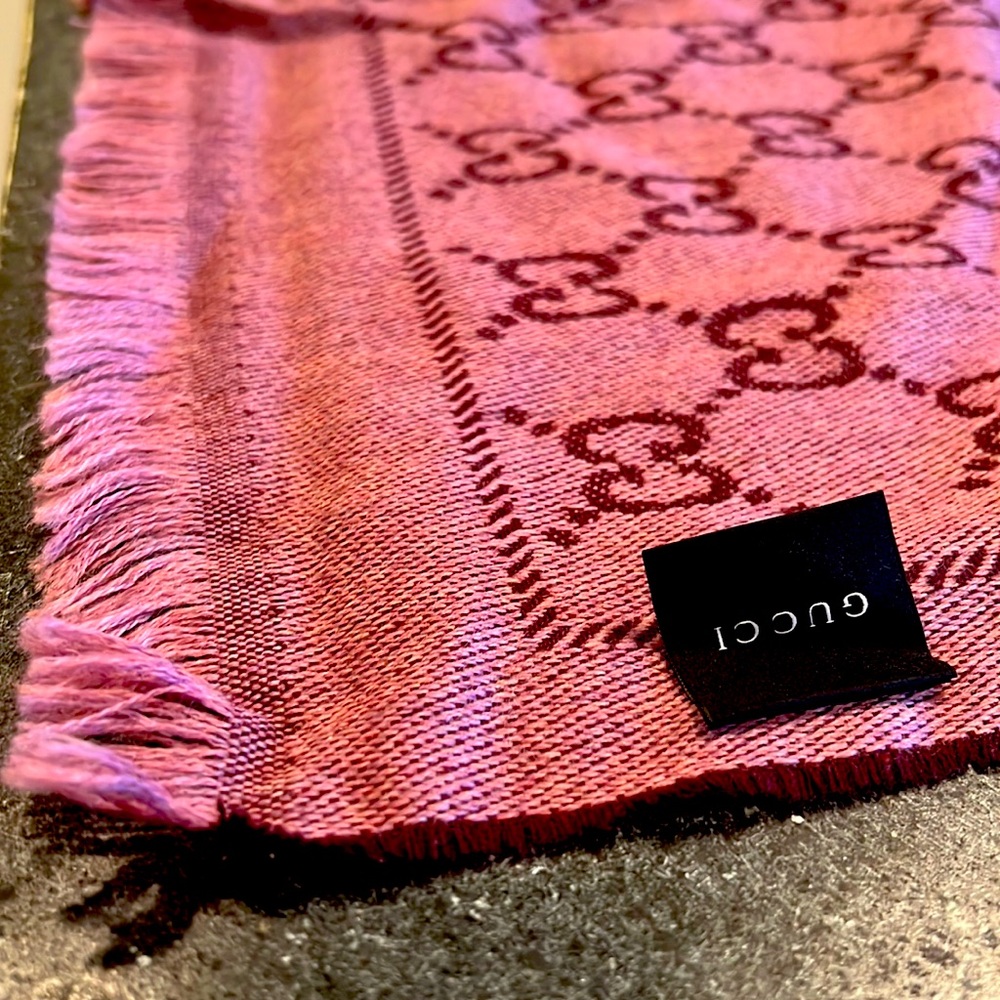 Like New GG reversible burgundy authentic Gucci scarf